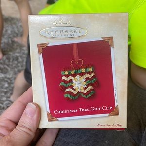 2003 Christmas Tree Gift Clip ornament